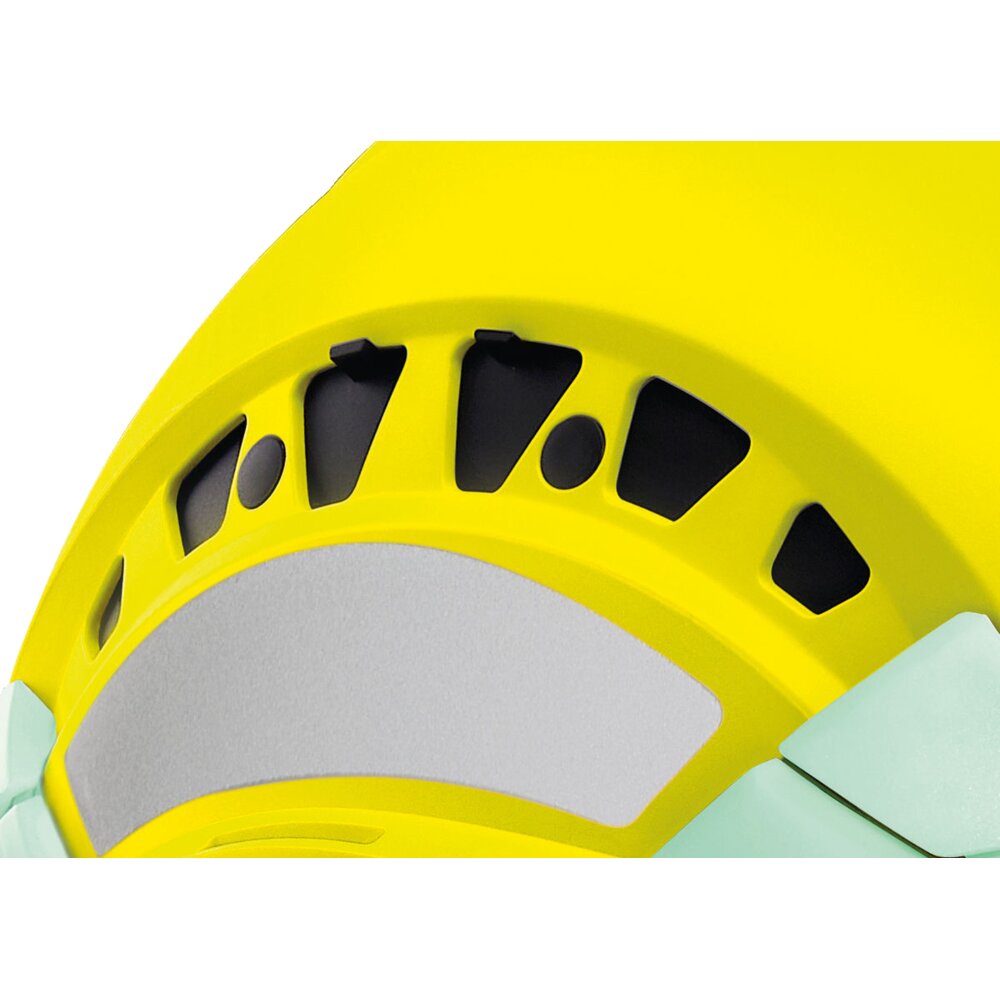 Ventilation system of the VERTEX VENT HI VIZ helmet by Petzl.